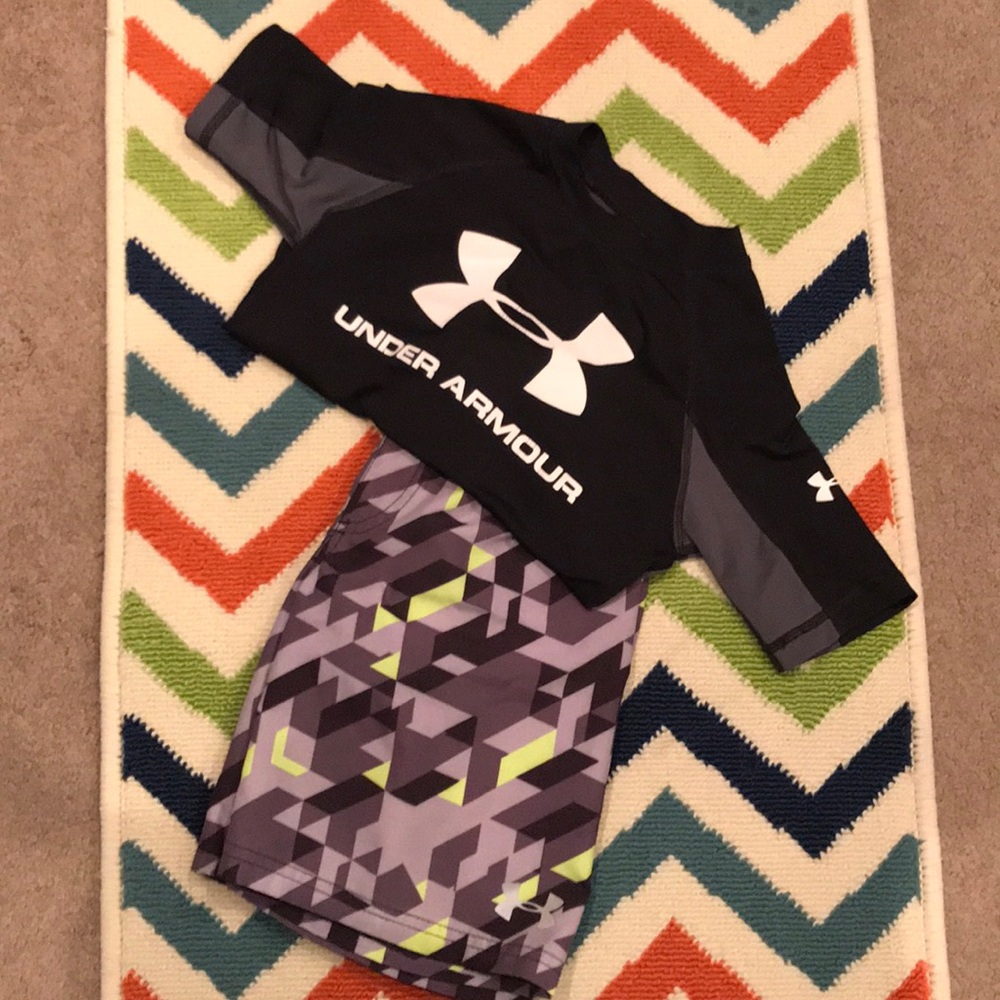 Two piece rash guard set. Under Armour size 6💙
